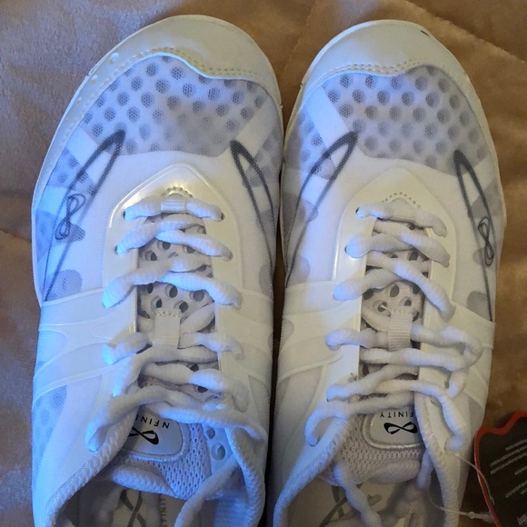 NFINITY Vengeance cheer shoe adult size 8 NWT - Picture 12 of 13
